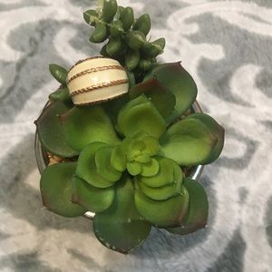 White & Gold vintage ring